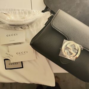 Gucci pebbled interlocking GG

Crossbody bag